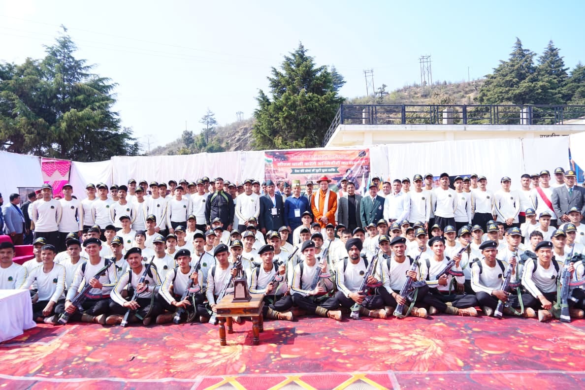 Chamoli News: CM Dhami interacted with Agniveer cadets in Bhararisain