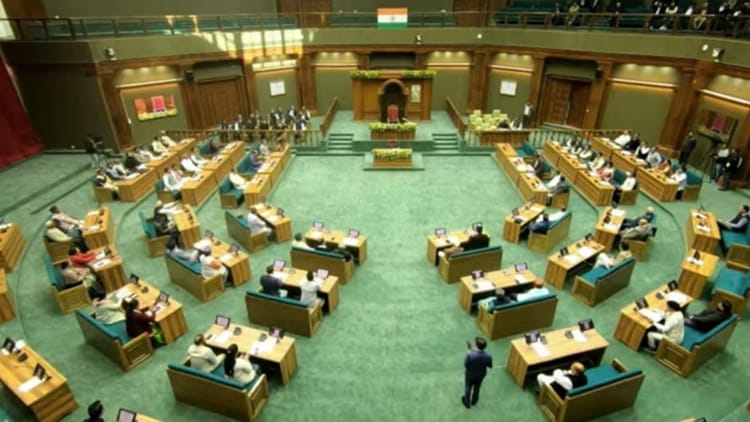 उत्तराखंड बजट सत्र: दूसरे दिन चार अध्यादेश व 11 विधेयक पेश, विपक्ष का हंगामा, पांच बार स्थगित हुई कार्यवाही