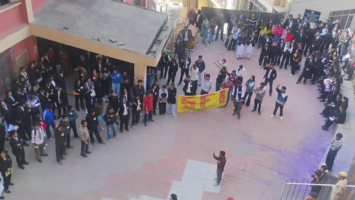 Himachal Tension continues at HPU Shimla SFI stages protest against stabbing