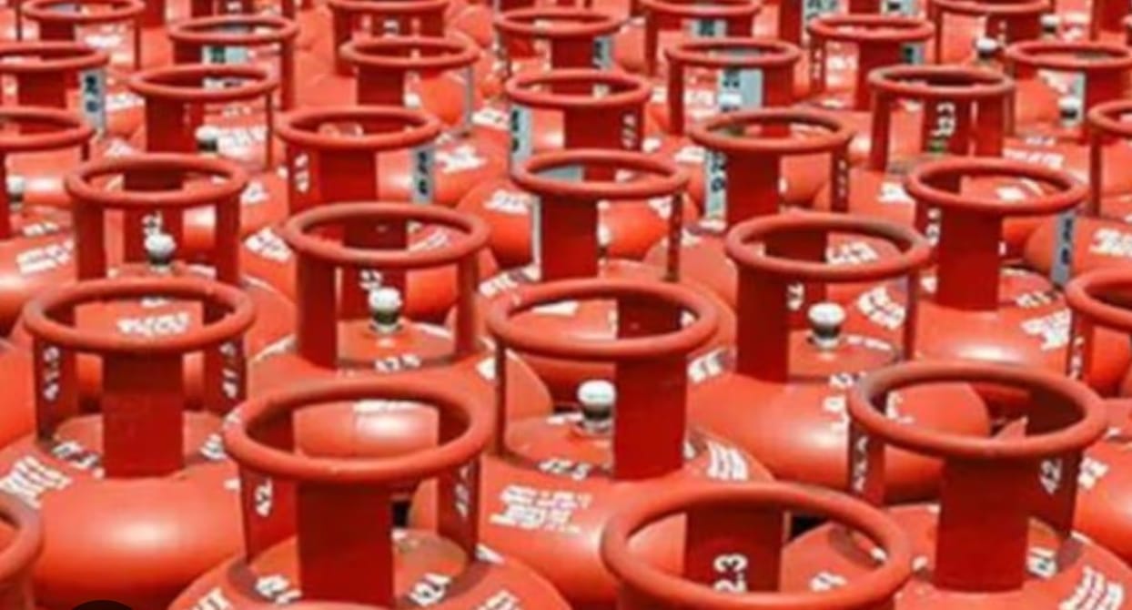 गैस सिलेंडर।