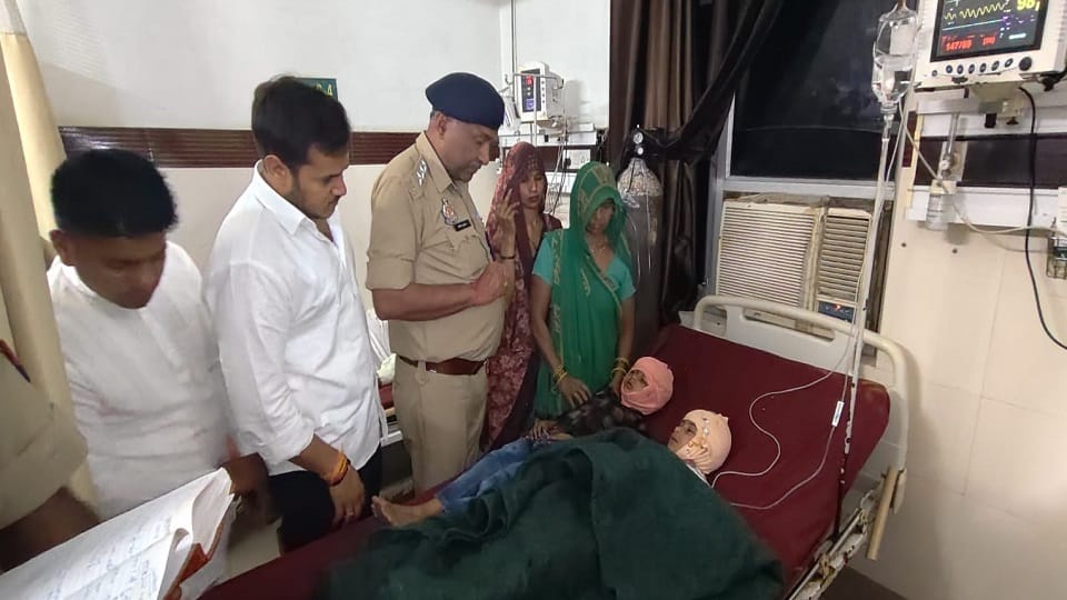 Agra Accident: Tractor-trolley collides with pickup max, 14 people including children injured