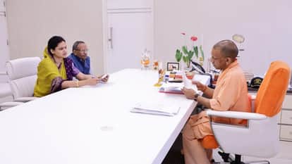 Agra Zila Panchayat Chairperson Meets CM Yogi Demands Pharma Park and MSP for Potatoes