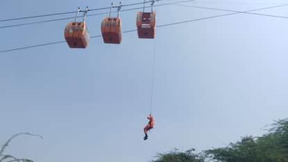 Chitrakoot Mock drill on Laxman Hill trolleys suspended in air SDRF demonstrated its rescue prowess