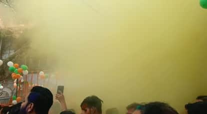 Kanpur Ganga Mela DM said an example of Ganga Jamuni culture flowers showered on the Huriyars