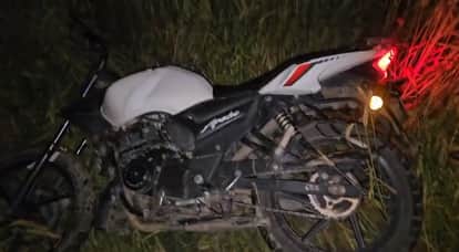 Kanpur Accident  high speed bike collided with tree then jumped and fell into the fields two youths died