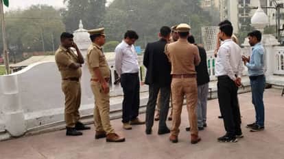 UP: Municipal Commissioner's office in Lucknow attached following court orders; fines not paid