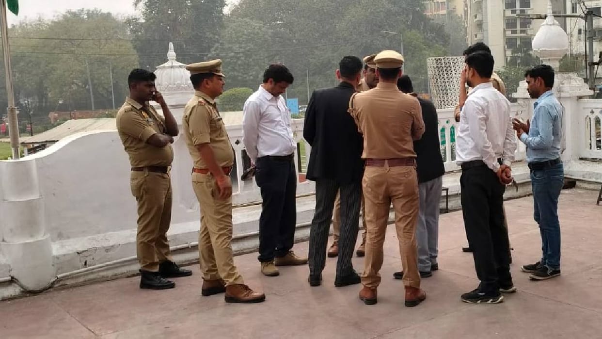 UP: Municipal Commissioner's office in Lucknow attached following court orders; fines not paid