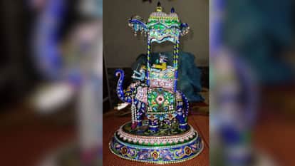 Banarasgiri 5.0 will showcase Kashi pink meenakari and will also showcase GI products in varanasi