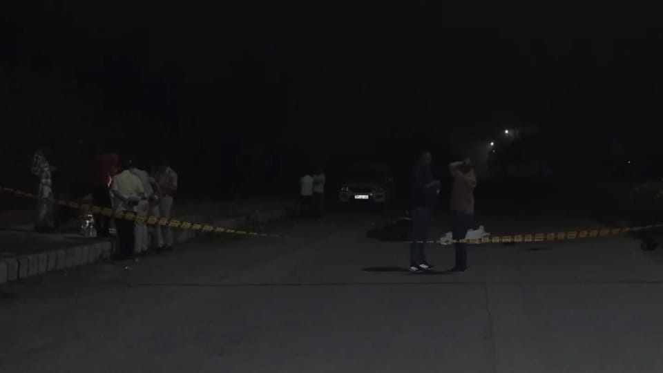 Encounter between police and criminals one criminal injured in the encounter two arrested in Delhi