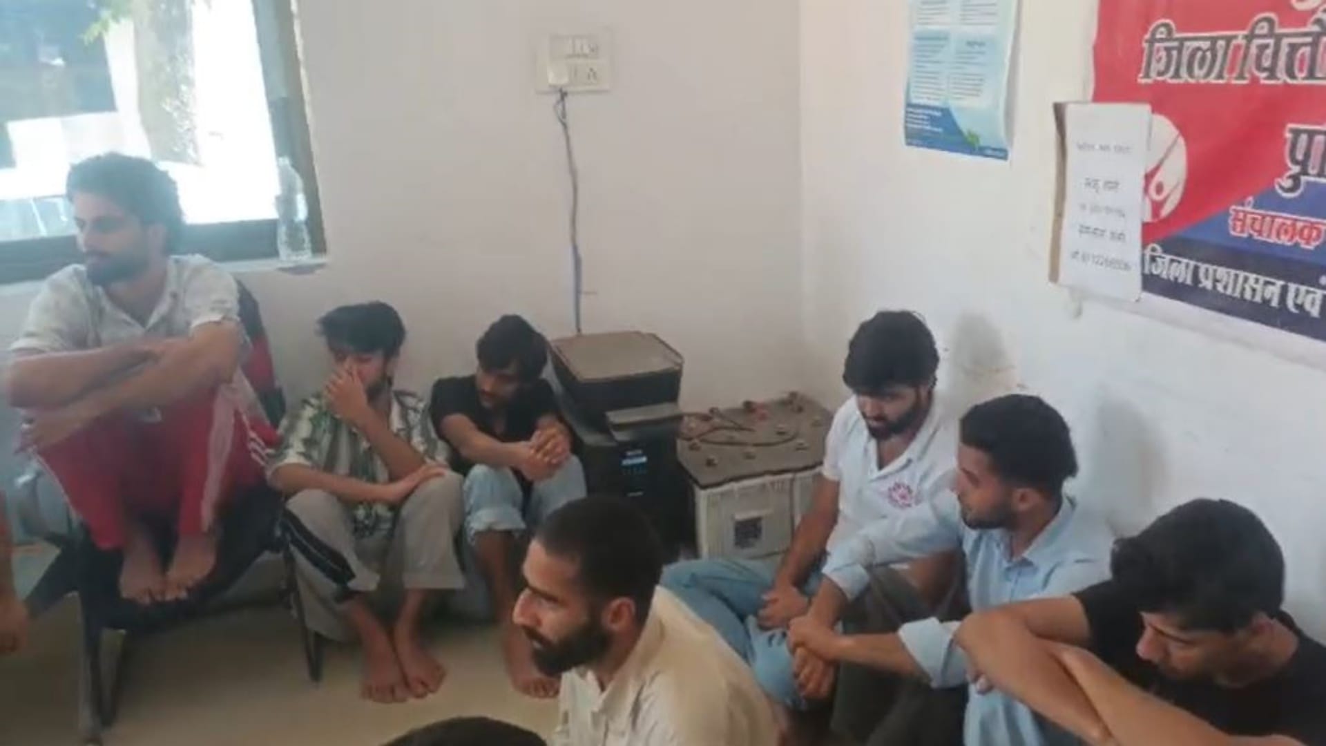 नर्सिंग छात्रों ने किया उग्र प्रदर्शन