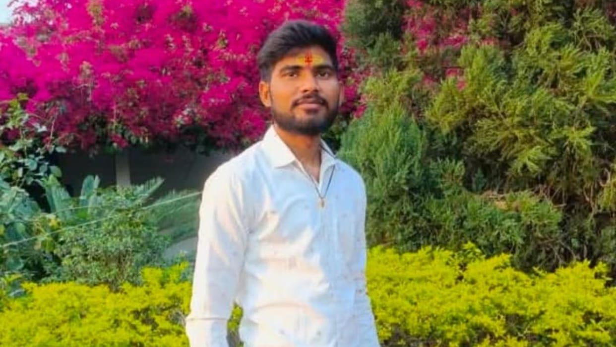Jhansi: Trackman dies after being hit by Kerala Express, police and railway officials reach the spot.