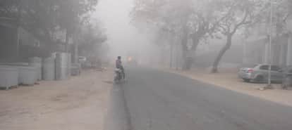 Dense Fog Surprises Etah’s Jaithra in March, Visibility Drops to Zero