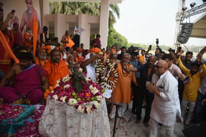 UP: Congress state president Ajay Rai surprised everyone by reaching Shankaracharya's program