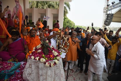 UP: Congress state president Ajay Rai surprised everyone by reaching Shankaracharya's program