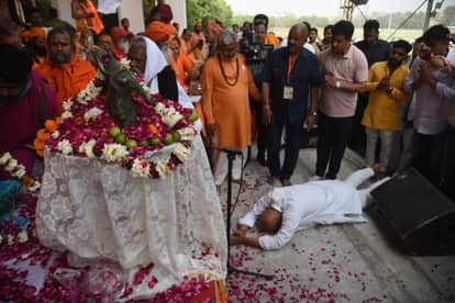 UP: Congress state president Ajay Rai surprised everyone by reaching Shankaracharya's program