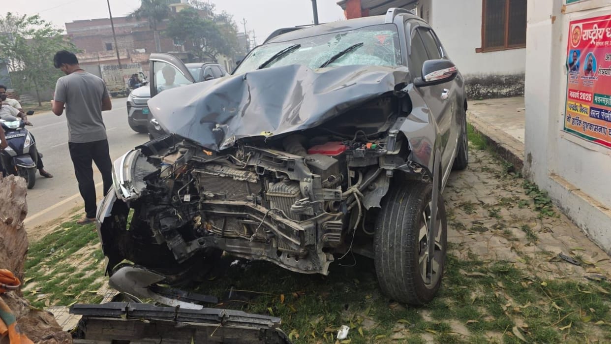 Three people including teacher and carpenter died and three were injured in car accident in Varanasi