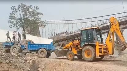 Kotdwar News Illegal mining caught under suspension bridge in Khoh river area tractor trolley seized