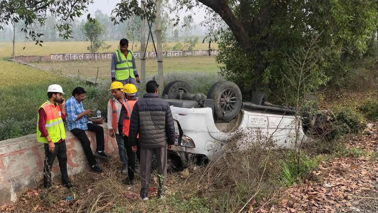 मौके पर जांच करती एनएचएआई की टीम