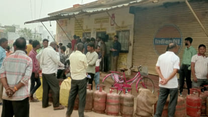 Amid conflict in West Asia, shortages exacerbate public hardship, leading to commotion in Nausad.