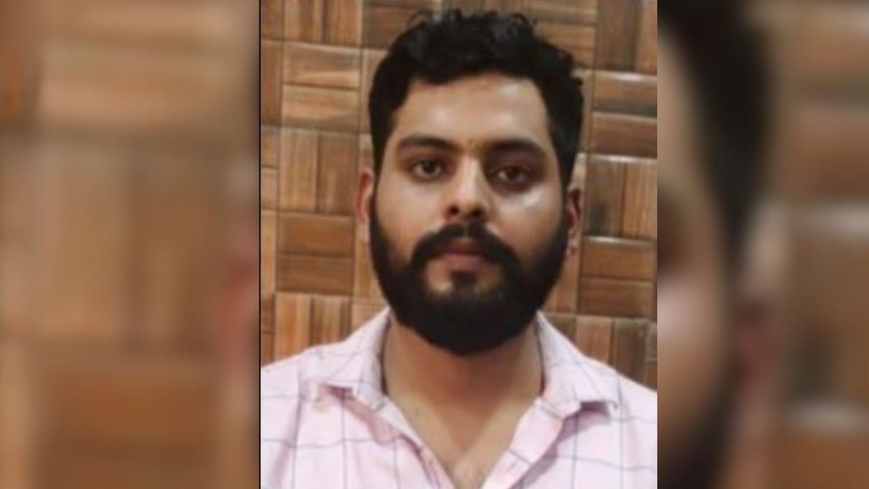 murder accused threatened to kill policemen while going behind bars in Jaunpur