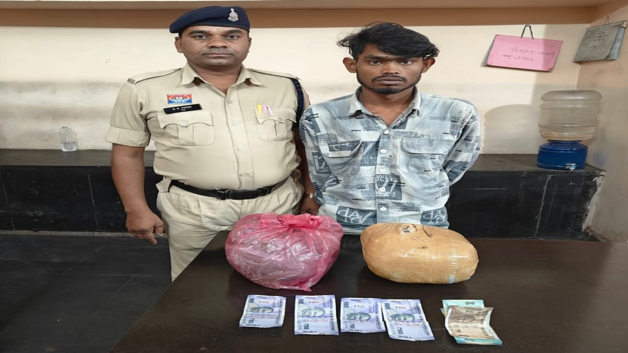 Two people including an interstate accused arrested for smuggling ganja in Raipur