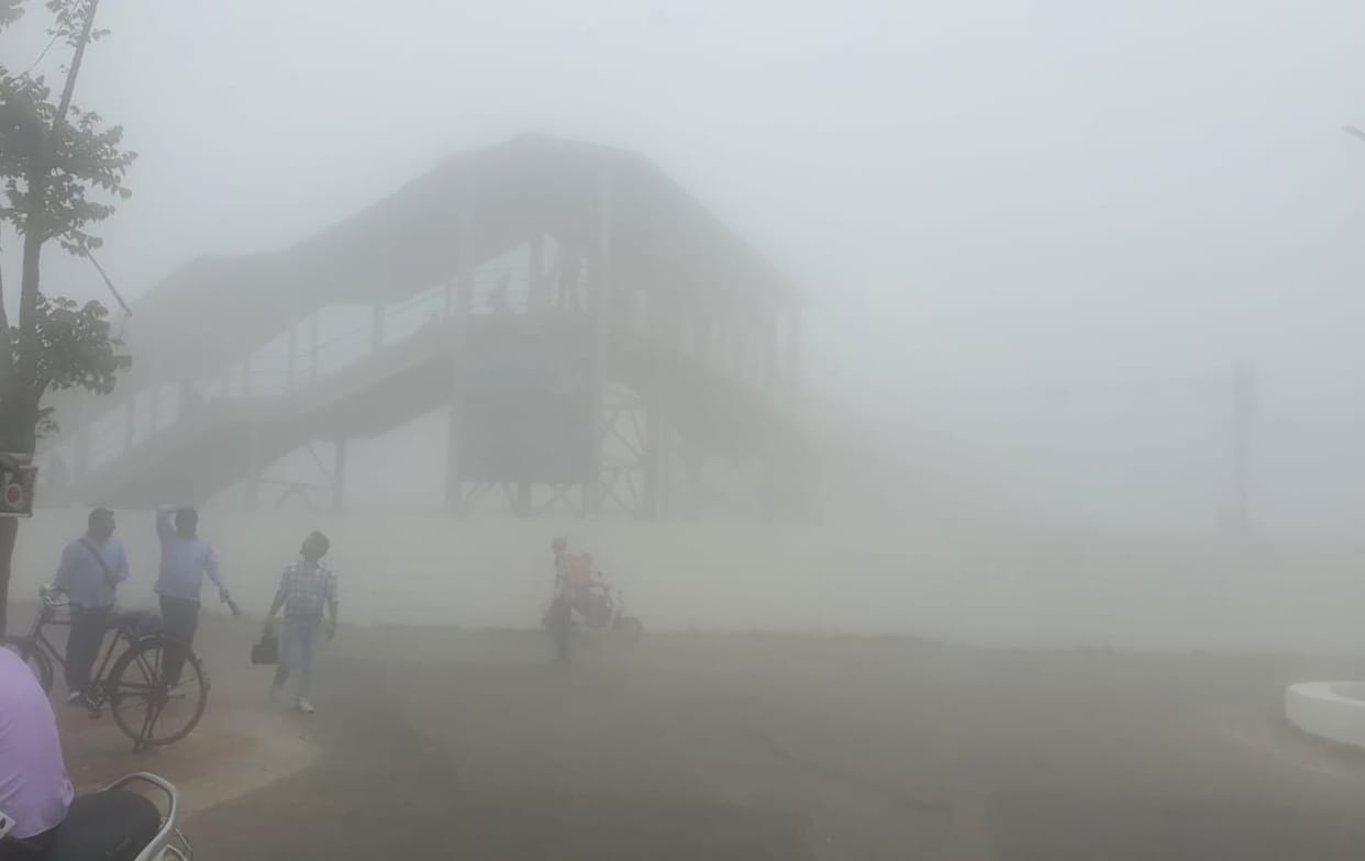 UP: Fog in March forced a flight from Hyderabad to be diverted to Delhi; several were delayed for hours.