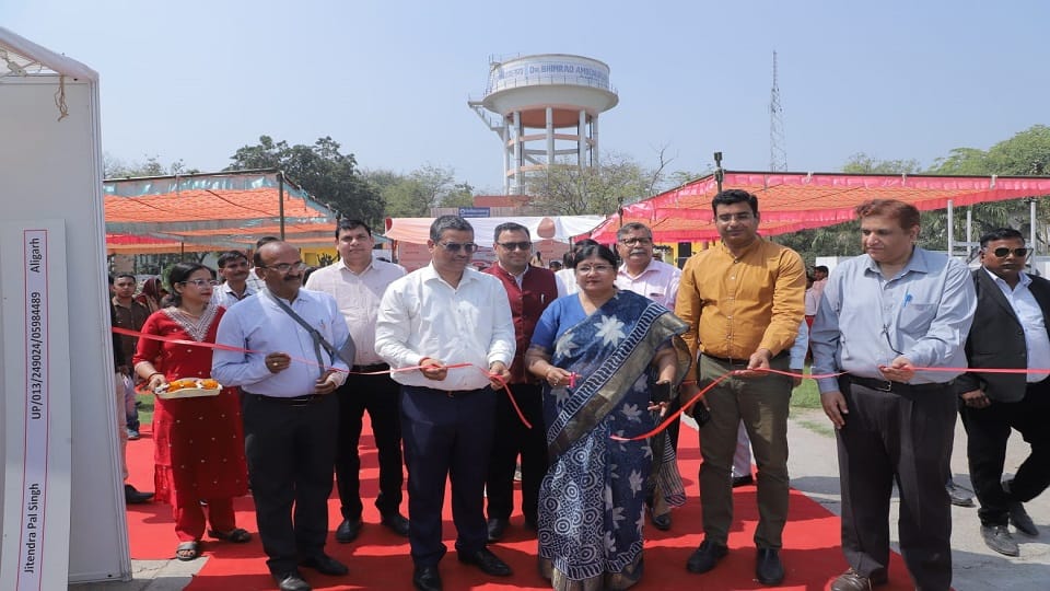 PM Vishwakarma Exhibition Showcases Artisans’ Skills in Agra