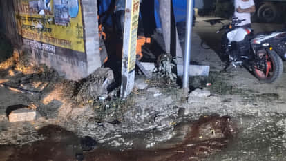 High speed bike collides with pole in Maharajganj, uncle dies, nephew injured