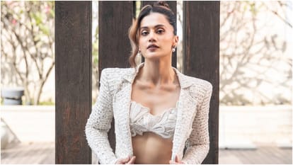 Taapsee Pannu: परफेक्ट फिगर पाने के लिए तापसी पन्नू ने की हद से ज्यादा कसरत, अब लड़कियों से की यह खास गुजारिश{“_id”:”6a1d30e37a43c002020e6d77″,”slug”:”taapsee-pannu-recalls-obsession-with-flat-midriff-says-she-tortured-herself-now-request-to-girls-2026-06-01″,”type”:”feature-story”,”status”:”publish”,”title_hn”:”Taapsee Pannu: परफेक्ट फिगर पाने के लिए तापसी पन्नू ने की हद से ज्यादा कसरत, अब लड़कियों से की यह खास गुजारिश”,”category”:{“title”:”Bollywood”,”title_hn”:”बॉलीवुड”,”slug”:”bollywood”}}
        
                        
                
                  
                            
                                
    
        
	
                        तापसी पन्नू
                                    – फोटो : इंस्टाग्राम-@taapsee 
                    
    
        
    
                        
            
            
            
                                                
                                विस्तार 
                                                
                

                                
                                
                                                
                
                                                                
                                                 
                तापसी पन्नू अपने बयानों को लेकर अक्सर चर्चा में रहती हैं। हाल ही में अभिनेत्री ने अपनी बॉडी इमेज से जुड़ी मुश्किलों के बारे में बात की है। उन्होंने बताया है कि उन्होंने स्लिम-फिट दिखने के लिए बहुत मेहनत की। इस कोशिश में उन्होंने अपने आपको परेशान किया। उन्होंने अपनी जिंदगी के उस दौर को याद किया जब उन्हें एक खास तरह का दिखने का बहुत ज्यादा दबाव महसूस होता था।
                                
                
                
                 
                    
                                                                                 
                                                                        
                        
                        












                        
                                                                                      
                                                                    
                                                          
                                                                                        
                                
                                                                                                                                                        
                                 
                                
                               
                                                                                                                                
                                 
                
                
                
                                
                                
                                                                                                                                                        
                                 
                                
                               
                                                                                 
                
                                
                
                
                                
                                
                                                                                                                                                        
                                 
                                
                               
                                                                                 
                

                                
                
                
                                
                                
                                                                                                                                                        
                                 
                                
                               
                                                                                 
                
                
                
                                
                                
                                                                                                                                                        
                                 
                                
                               
                                                                                 
                
                                
                
                
                                
                                
                                                                                                                                                        
                                 
                                
                               
                                                                                 
                

                                
                
                
                                
                                
                                                                                                                                                        
                                 
                                
                               
                                                                                 
                तापसी ने अपने आपको थकाया
                                
                
                
                                
                                
                                                                                                                                                        
                                 
                                
                               
                                                                                 
                
                
                
                                
                                
                                                                                                                                                        
                                 
                                
                               
                                                                                 
                
                                
                
                
                                
                                
                                                                                                                                                        
                                 
                                
                               
                                                                                 
                

                                
                
                
                                
                                
                                                                                                                                                        
                                 
                                
                               
                                                                                 
                तापसी पन्नू ने अपनी इंस्टाग्राम स्टोरीज पर बताया ‘मुझे याद है कि मुझे सपाट पेट पाने का जुनून था, क्योंकि बड़े होते समय मैं बहुत ज्यादा फिट थी, लेकिन मुझे कभी समझ नहीं आया कि पेट के निचले हिस्से की चर्बी हमेशा क्यों बनी रहती थी। इसे कम करने के लिए मैंने इतनी ज्यादा कसरत की कि मैंने खुद को हद से ज्यादा थका दिया। यह बात बिल्कुल सही है कि जब आप खुद को हद से ज्यादा थकाते हैं, तो आपके दिमाग में एक खतरे की घंटी बजती है कि आपके शरीर को सुरक्षा की जरूरत है।’
                                
                                
                
                
                                
                                
                                                                                                                                
                                                
                                                                                      
                     
                                                    
                                 
                                
                               
                                                                                                
                                
                
                                                                
                                
                                                        
                             
                                                                                    
                        
             
                           
                                                
                            
                                                        
                             
                                                         
                            
                                                                                    
                        
             
                           
                                                
                            
                                                        
                             
                                                                                    
                        
             
                           
                                                                
                
                                
                            
                                                        
                             
                                                                                    
                        
             
                           
                                                
                            
                                                            
                                                            
                               
                                                        
        Taapsee pannu, taapsee pannu age, taapsee pannu instagram, taapsee pannu midriff, taapsee pannu husband, taapsee pannu wedding, taapsee pannu health, taapsee pannu health tips, taapsee pannu news, taapsee pannu latest, taapsee pannu film, taapsee pannu exercise, taapsee pannu perfect figure, Entertainment News in Hindi, Bollywood News in Hindi, Bollywood Hindi News, तापसी पन्नू, तापसी पन्नू की उम्र, तापसी पन्नू इंस्टाग्राम, तापसी पन्नू की कमर, तापसी पन्नू के पति, तापसी पन्नू की शादी, तापसी पन्नू की सेहत, तापसी पन्नू के हेल्थ टिप्स, तापसी पन्नू की खबरें, तापसी पन्नू लेटेस्ट