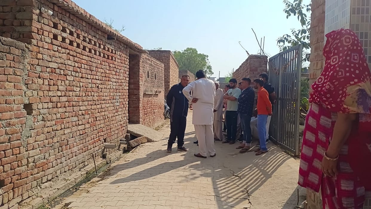 Husband brutally murders wife with axe in village Rawaldhi of Charkhi-Dadri, accused absconding