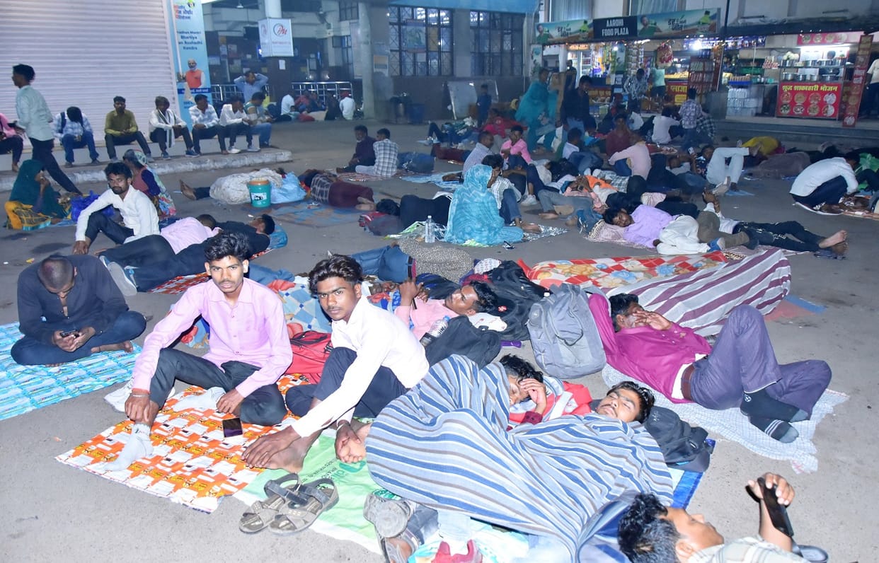 Youths who came to the city for the Agniveer recruitment rally faced mismanagement.