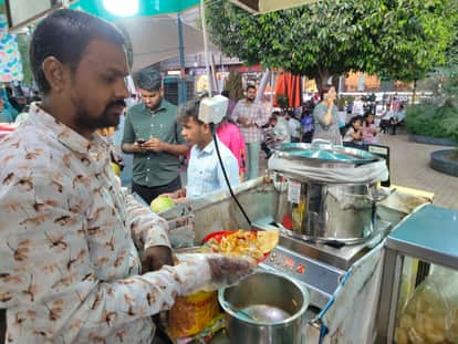 Indore: Amid the commercial cylinder crisis, poha is being cooked in induction cooker at Food Street 56 in Ind