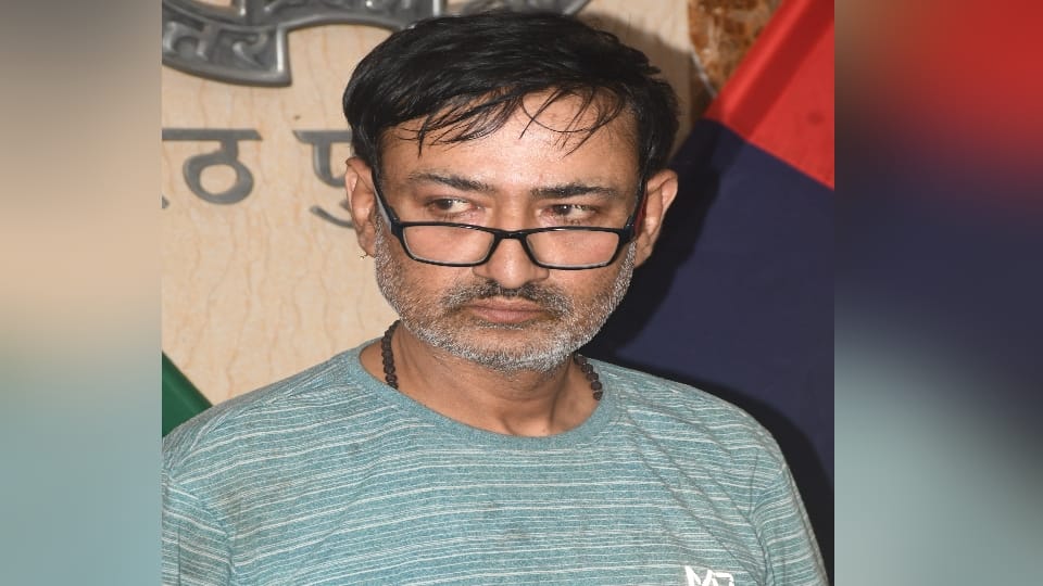 Fake IAS caught: Rahul Kaushik used to show off by posing as Principal Secretary, used to call officers