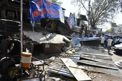 Bhopal News: A major accident was averted at Jawahar Chowk in Bhopal, as balconies of five shops collapsed, an