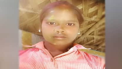 student died from electric shock In Gonda who ran to escape after being chased by bull collided with pole