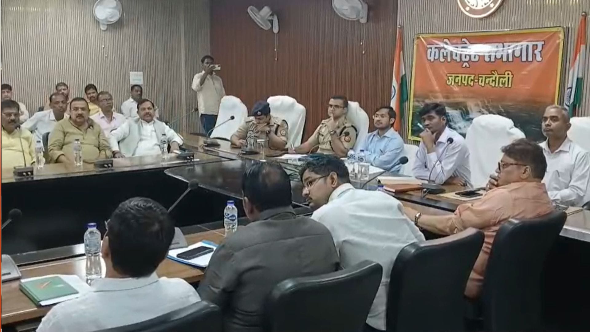 DM held review meeting with oil companies and gas distributors in Chandauli