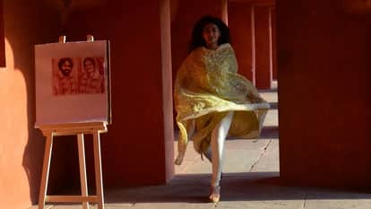 South Film Ruby Shot at Taj Mahal Tourists Gather to Watch