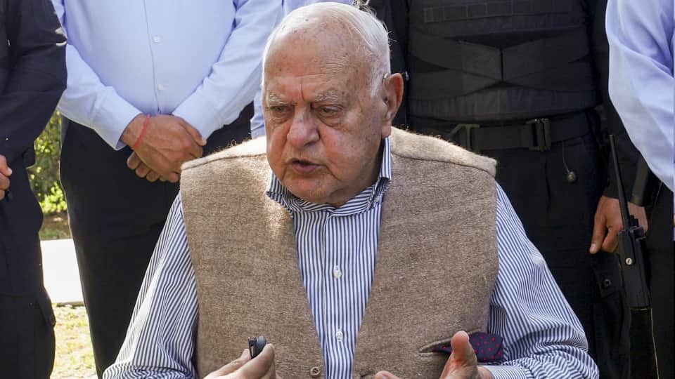 Farooq Abdullah Attack Home Minister called to enquire about my well-being says Farooq Abdullah after attack