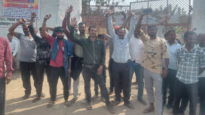 In PPganj, Gorakhpur, people have been standing outside the agency for hours, hoping for a cylinder. No supply