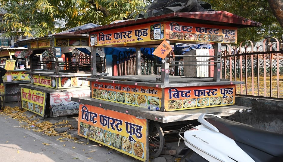 Over 500 carts remain closed due to the ban on supply of commercial cylinders in haldwani