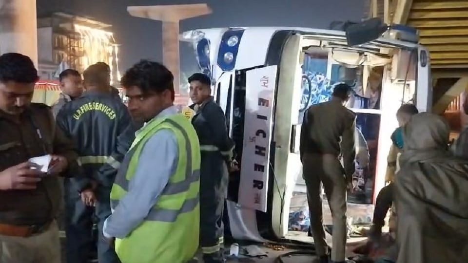 Bus overturned after collision on highway in Agra