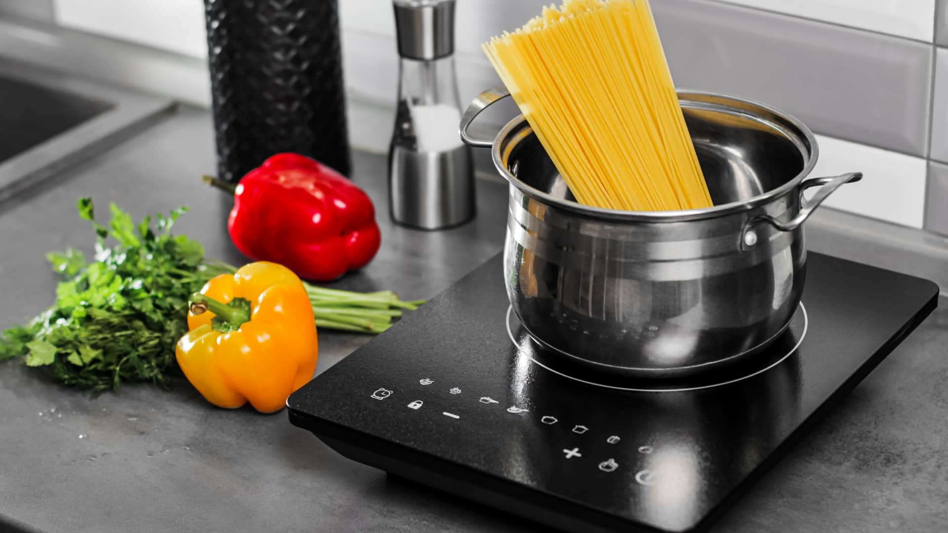 advantages of using induction cooker kya induction me light bill jyada aata hai