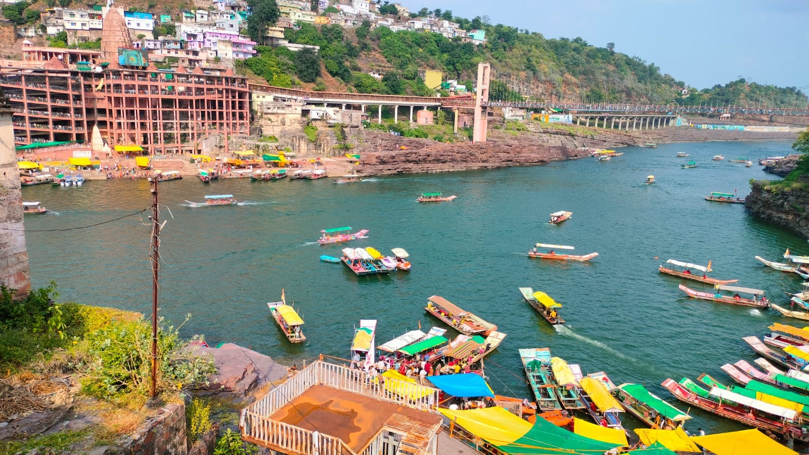 जिला प्रशासन ने सख्त नियम लागू किए।