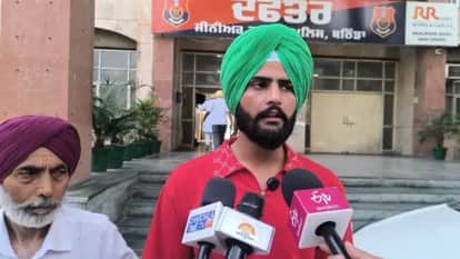 A soldier reached SSP office in Bathinda to get justice for his father