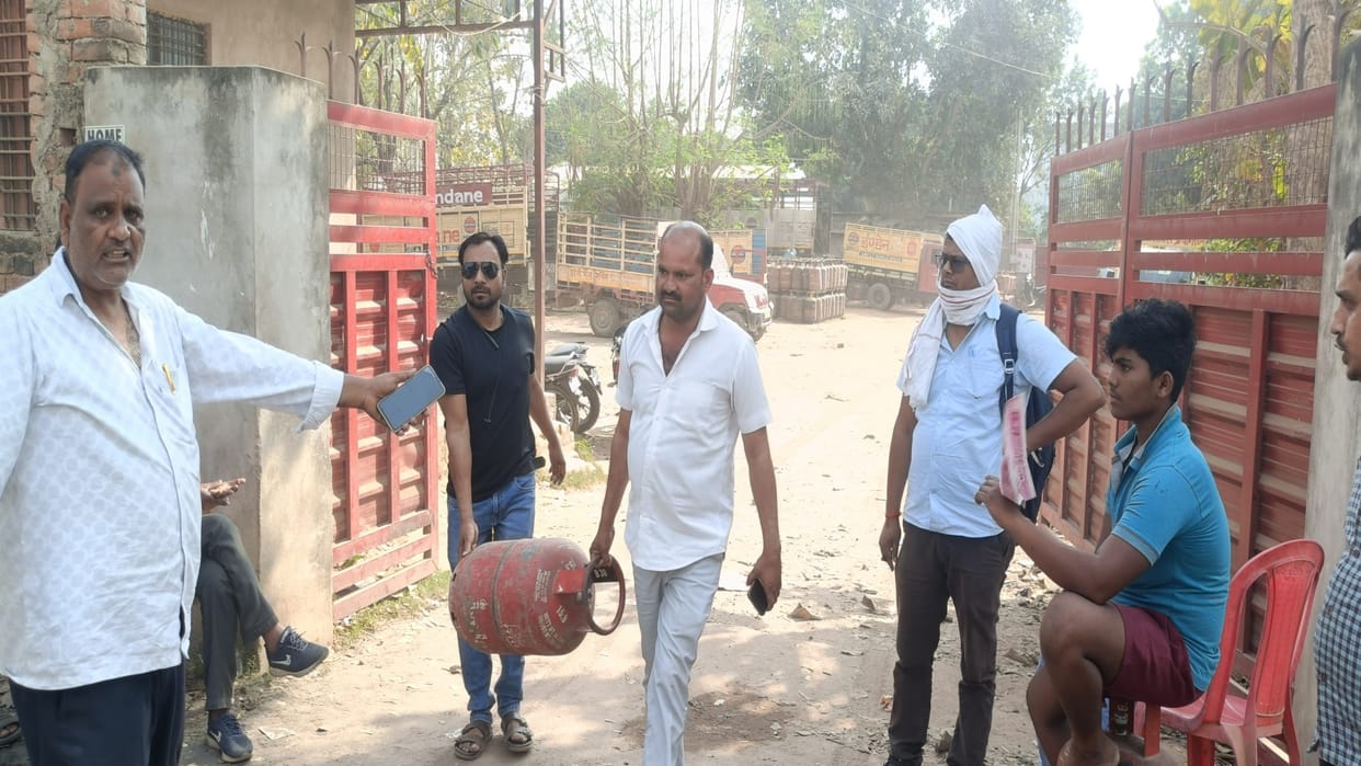LPG Gas News: The heat of the war in West Asia has reached homes, increasing public concern.