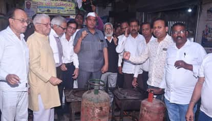 Kanpur Congress takes to streets over gas crisis protesting with empty cylinders AAP to protest on March 14