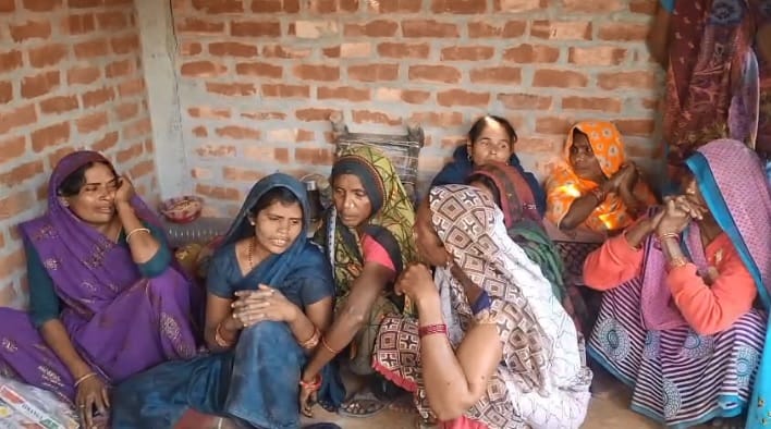 Hardoi Farmer dies under suspicious circumstances daughter claims six people strangled him to death
