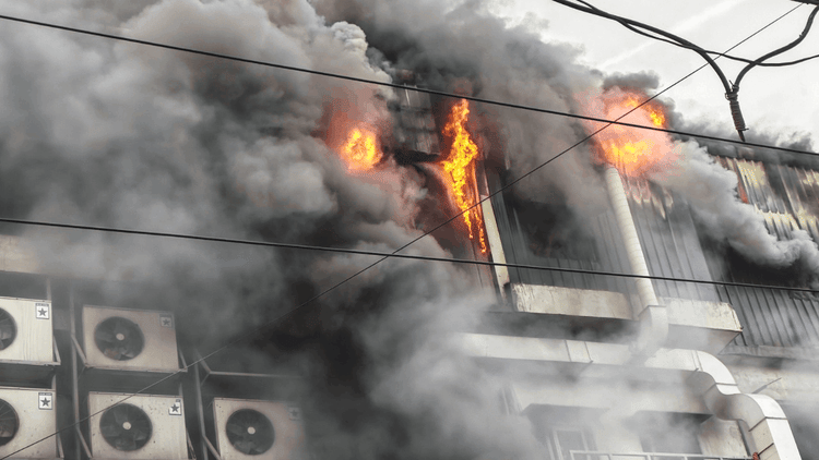 Noida:नोएडा सेक्टर-4 की एक बिल्डिंग में लगी भीषण आग, 37 लोग घायल; दमकल विभाग का काबू पाने का प्रयास जारी – Fire Breaks Out In A Building In Noida Sector-4