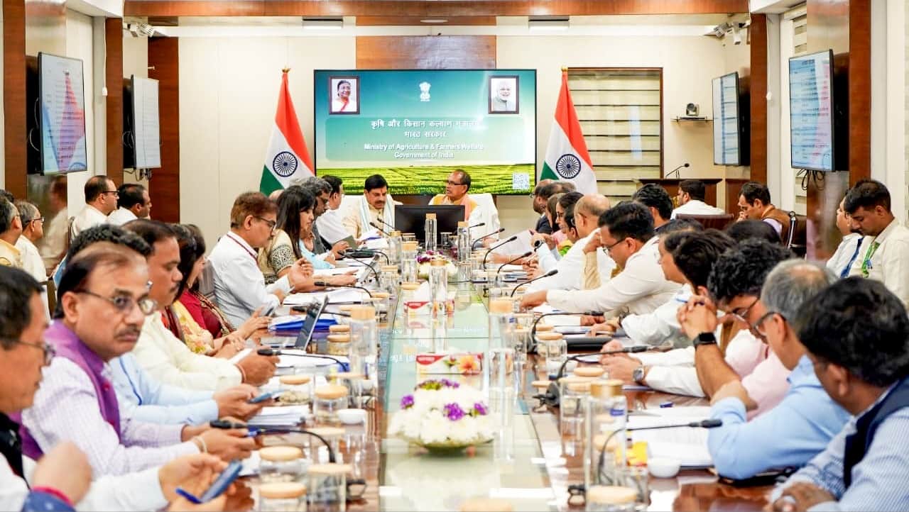 केंद्रीय मंत्री शिवराज सिंह चौहान और सीएम डॉ. मोहन यादव बैठक में