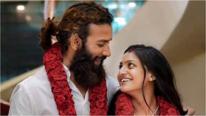 Who is Farman Khan Actor and Mahakumbh Viral Girl Monalisa Bhonsle Muslim husband